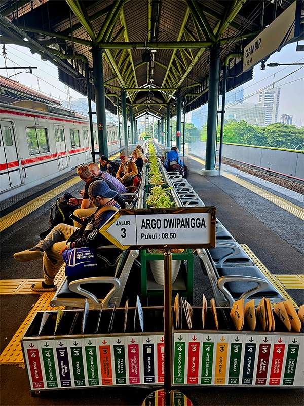 argo dwipangga train from jakarta to yogyakarta