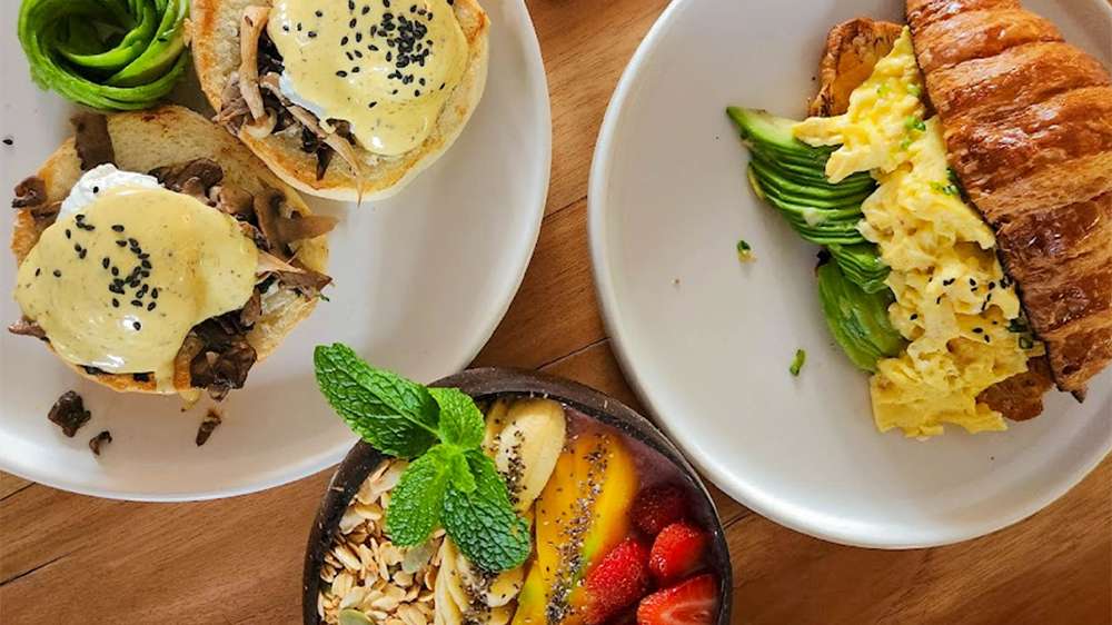 canggu cafe, healthy brunch, bali, indonesia