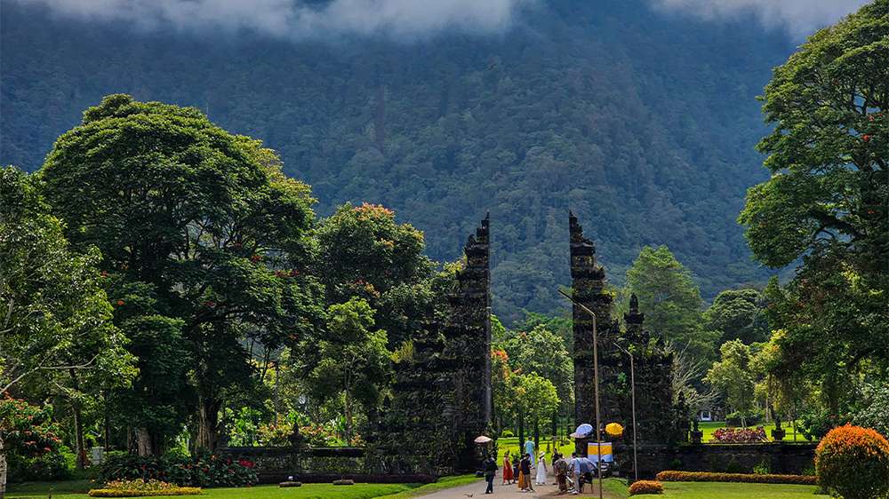 handara gate north bali