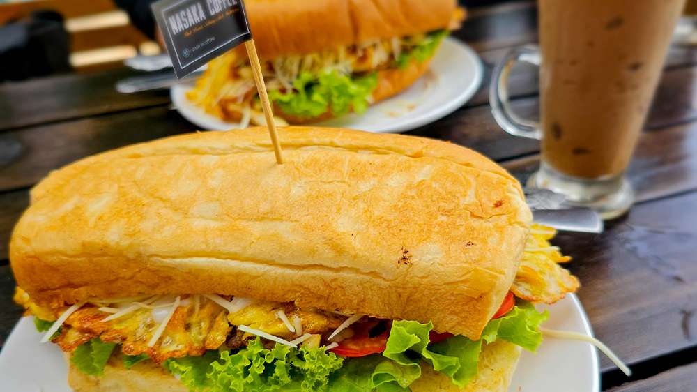 special chicken sandwich at nasaka cafe_pulau weh