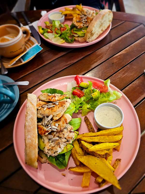 brunch at coffee & thyme in gili t