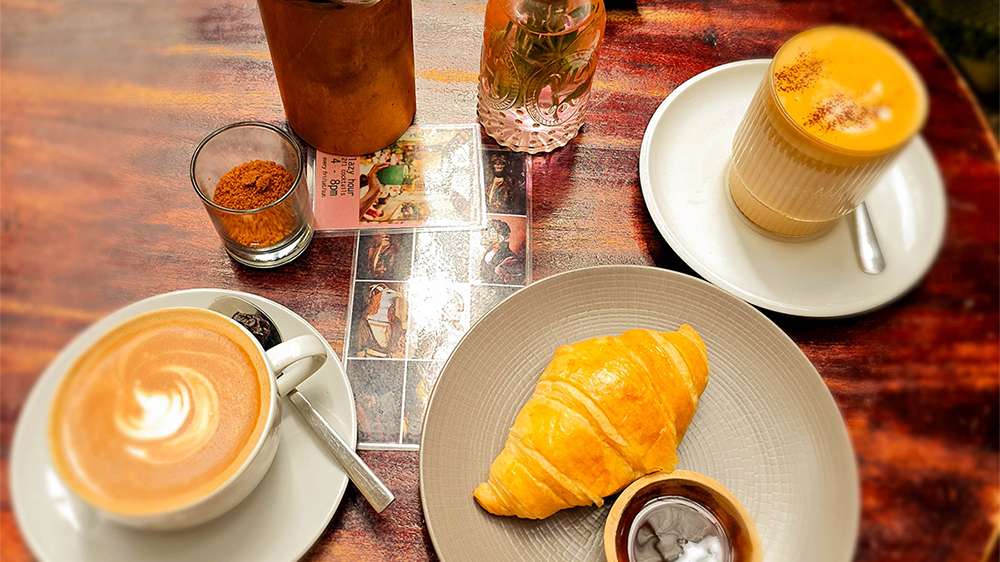 coffee time at crazy cat cafe in ubud bali