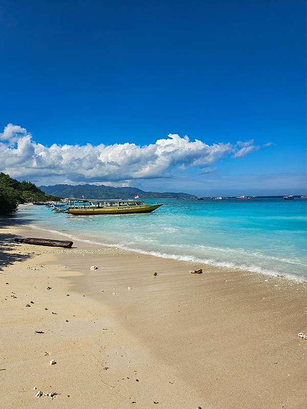 gili meno pristine beaches