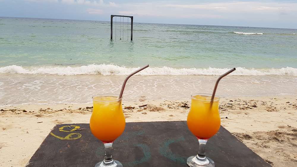 gili t sunset drinks