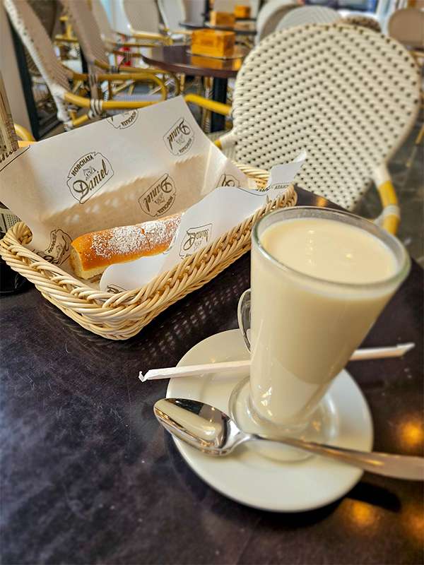 horchata and fartons at horchateria daniel valencia