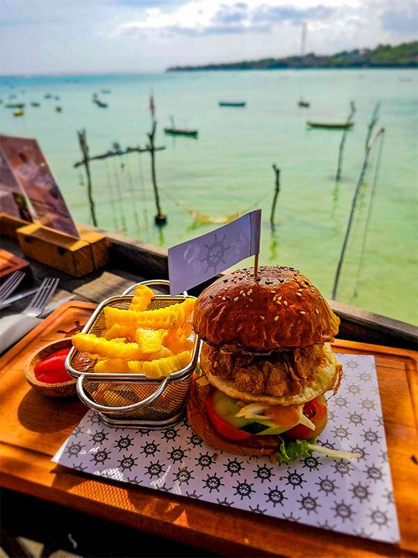 sea breeze beach club nusa ceningan bali indonesia