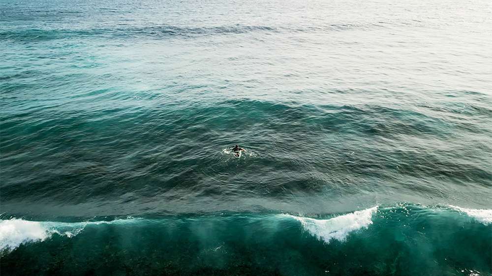 nusa lembongan surfer bali