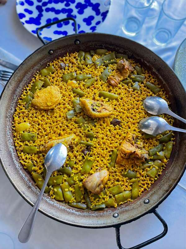 paella valenciana at casa isabel
