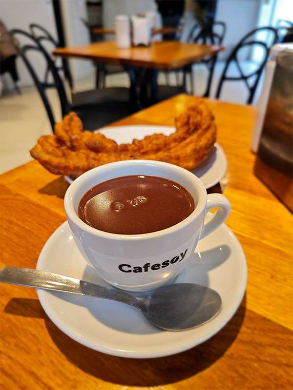 porras con chocolate at churreria heladeria los olivares valencia