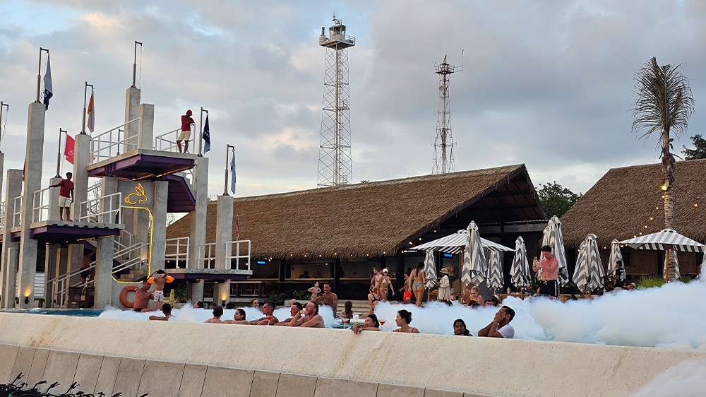 rabbit jump foam party in gili t