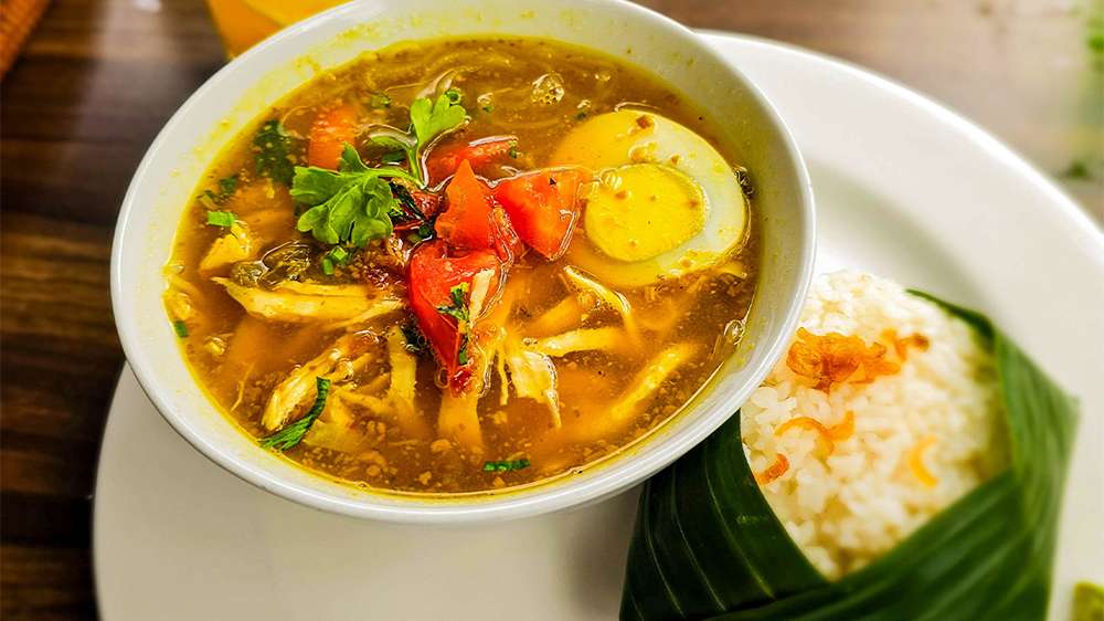 soto ayam at warung makan bu rus in ubud, bali