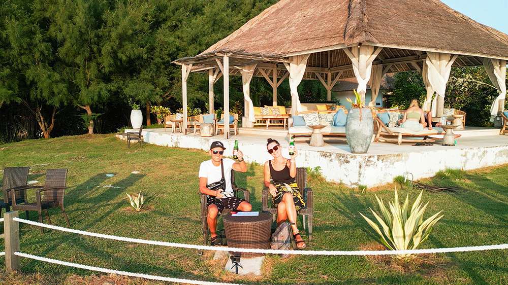 sunset view bar drinks in nusa lembongan bali