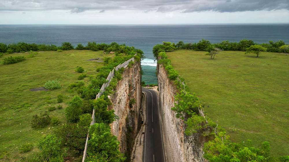 tanah barak cliff uluwatu bali indonesia
