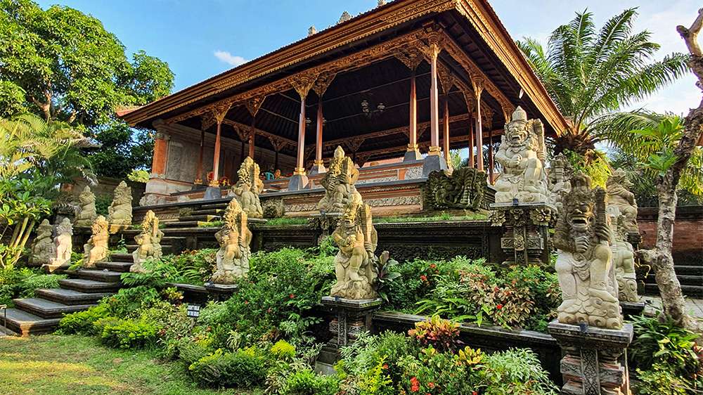 ubud royal palace bali