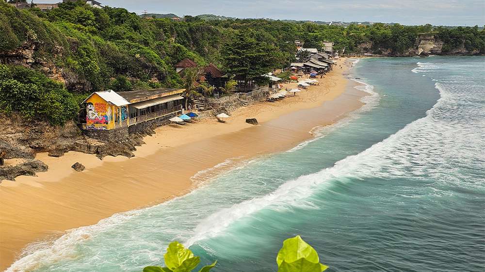 uluwatu balangan beach bali indonesia