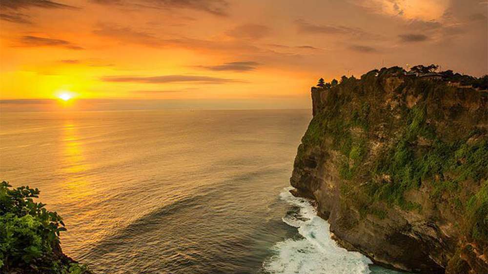 uluwatu sunset bali indonesia