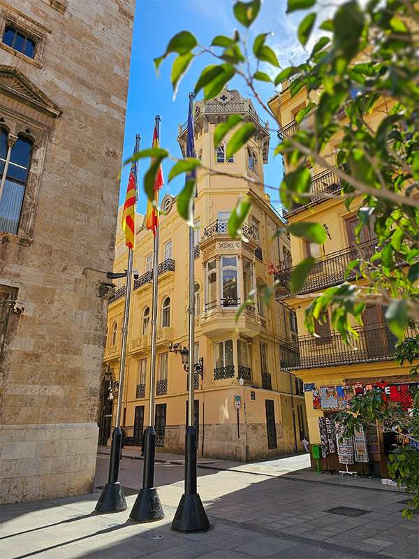 valencia free walking tour with guruwalk2