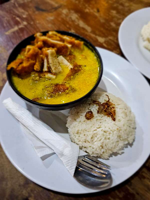 warung jaman now crispy chicken curry with rice, gili t