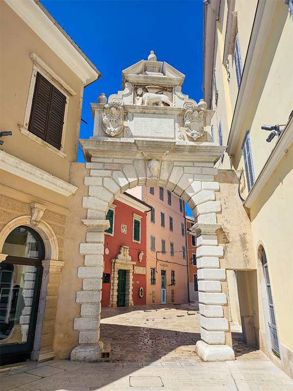 balbi's arch in rovinj