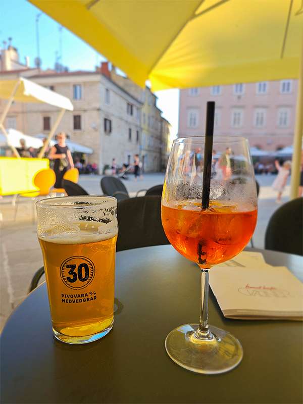 drinks at knajner gallery pula