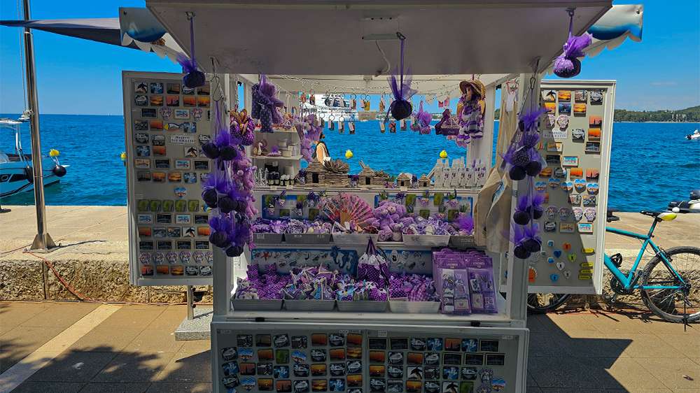 rovinj market souvenirs