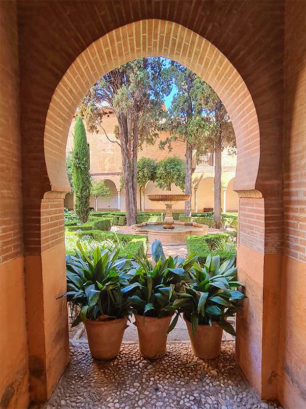 alhambra granada grounds_3