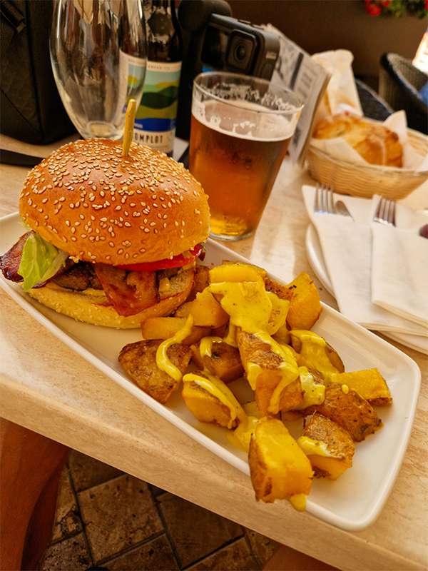 el pimpi burger and patatas bravas