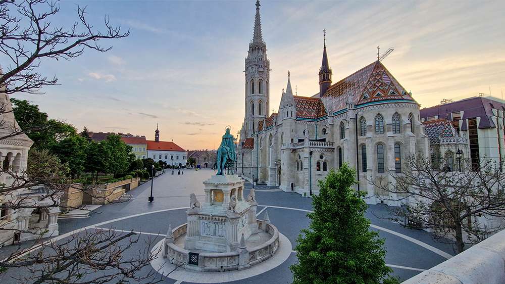 Szentháromság tér, buda castle hill, matthias church, budapest, hungary