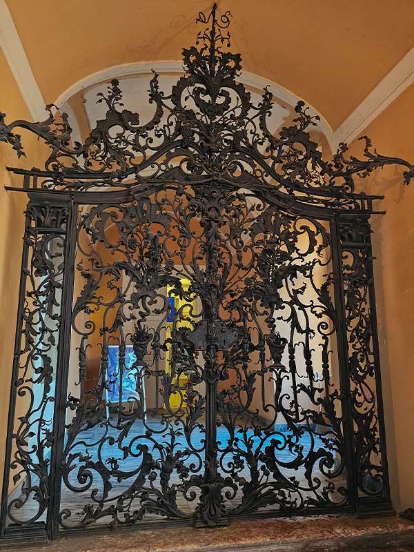 fazola gates with grapes, eger, hungary