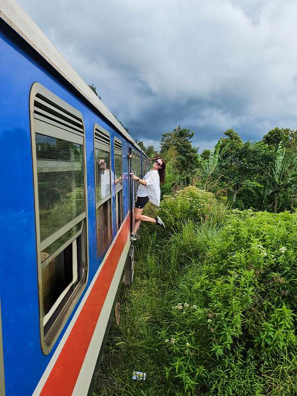 travelling by train to ella, sri lanka