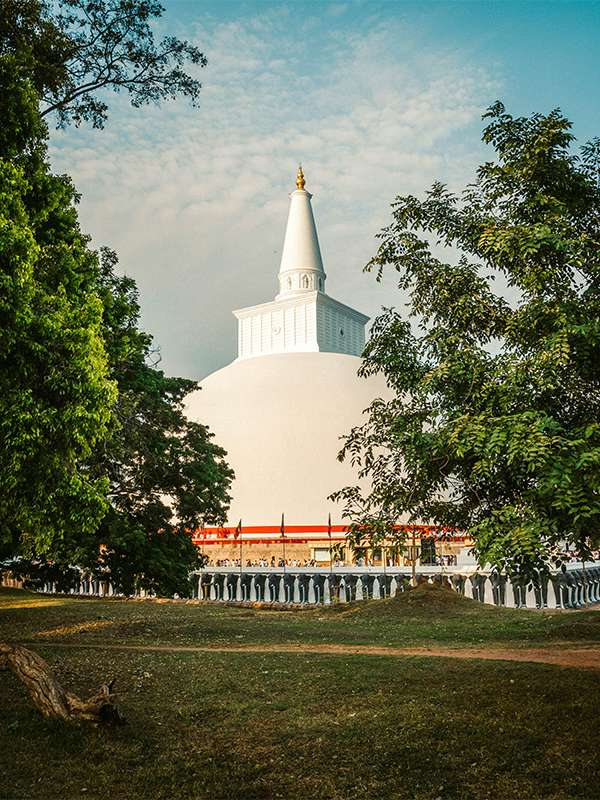 Ruwanwelisaya Stupa, anuradhapura, sri lanka