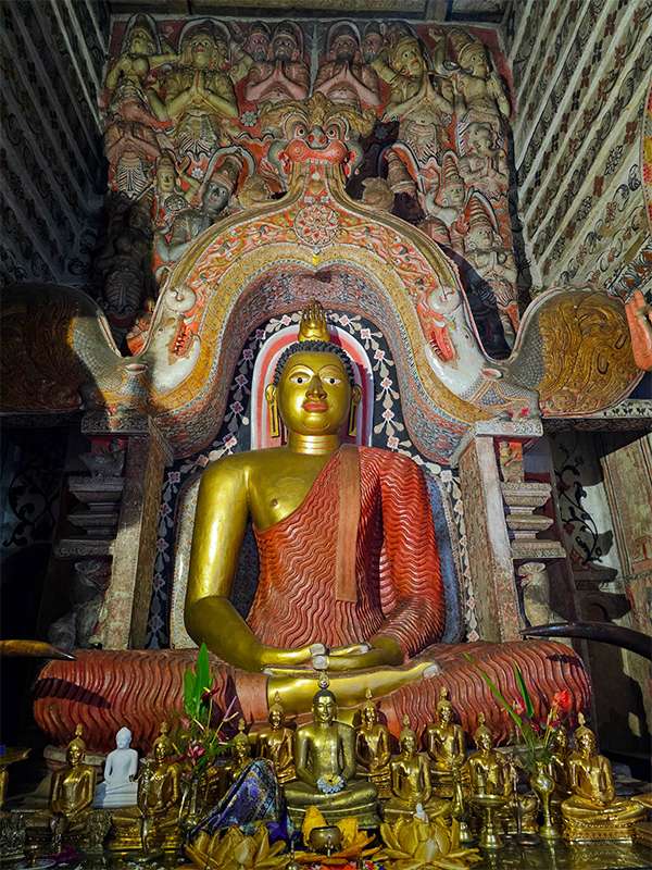 Sri Lankathilake Rajamaha Viharaya outside of Kandy, sri lanka