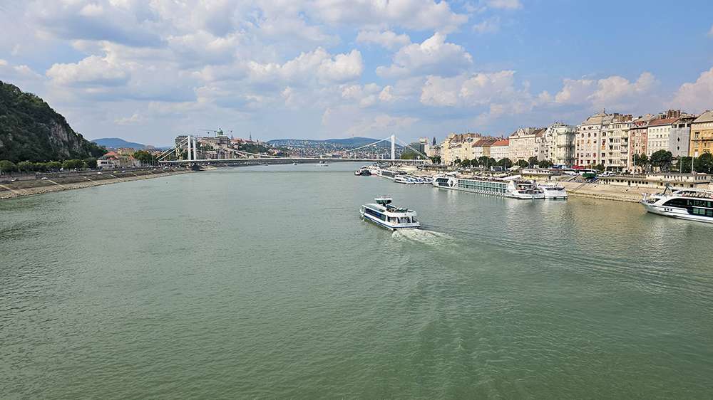 budapest river cruises and ferries