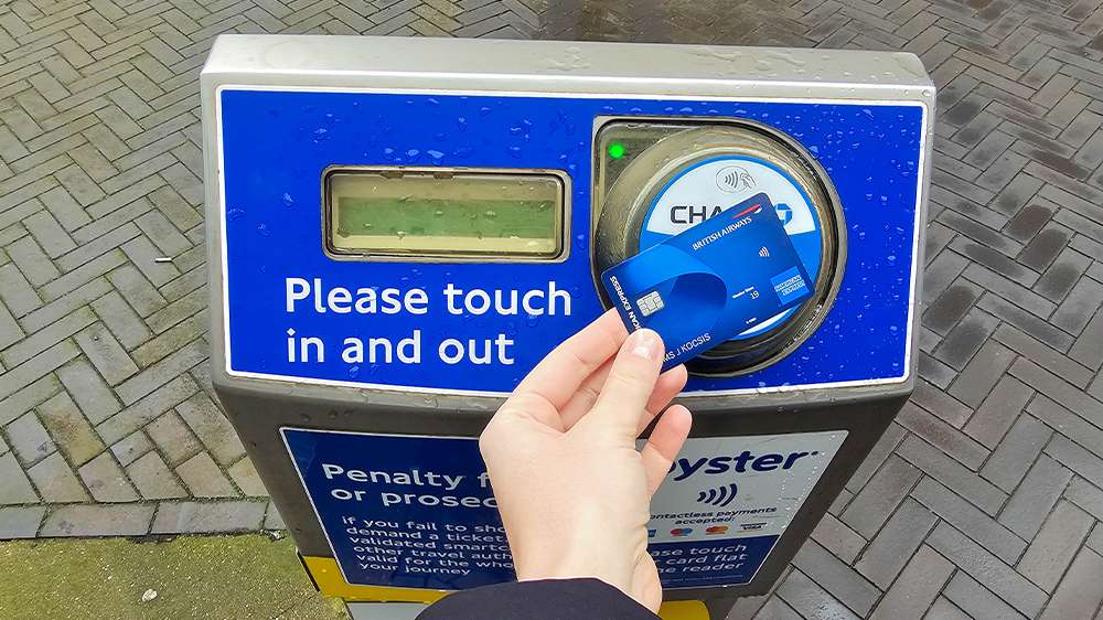 paying with contactless card for travel in london, england