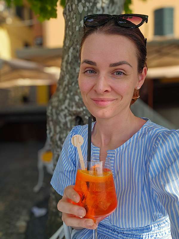 wrapping up my lake como day trip with a last aperol at il molo, varenna, italy