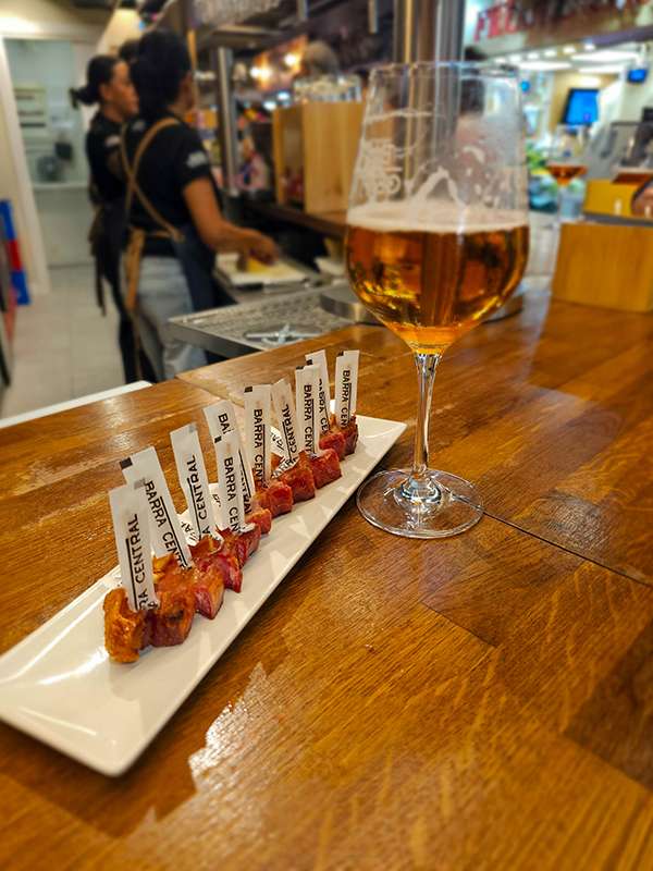 pork belly and local draft at barra central, alicante